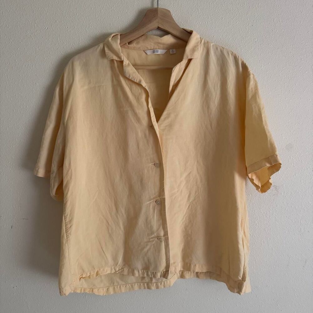 Uniqlo Butter Yellow Linen Blend Short Sleeve Button Up Collared Top Medium